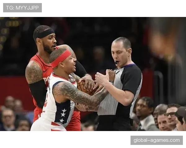 足球争球规则详解：裁判如何判定球权及执行流程