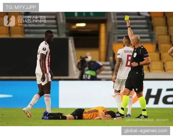 足球比赛中球鞋规定及其对裁判判罚的影响解析