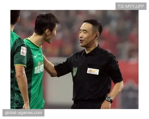 耳机裁判系统如何影响场上判罚？揭秘沟通机制与规则效力